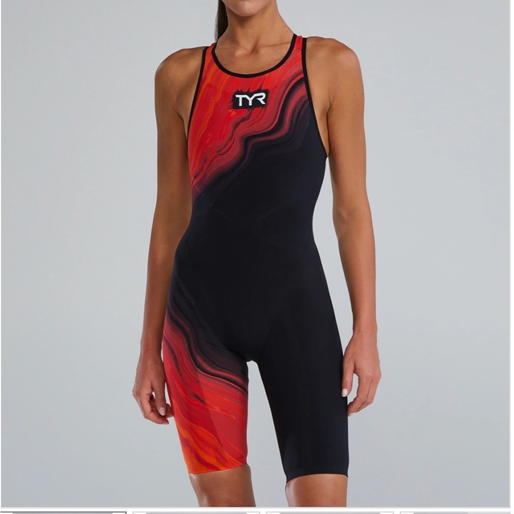 TYR venzo racing swimsuit 23 brand new with box and bag